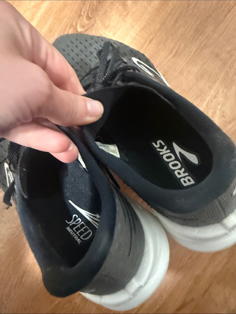 Brooks women’s Black and Grey Athletic Running Shoes - Picture 6 of 8